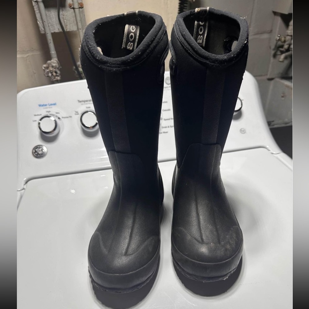 Kid size 2 Bogs Winter Boots